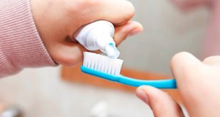 Οι μεγάλες ποσότητες οδοντόκρεμας μπορεί να χαλάσουν τα δόντια - Δείτε πόσο πρέπει να βάζετε