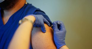 Κοντοζαμάνης: O μαζικός εμβολιασμός στην Ελλάδα θα γίνει ταυτόχρονα με την υπόλοιπη Eυρώπη