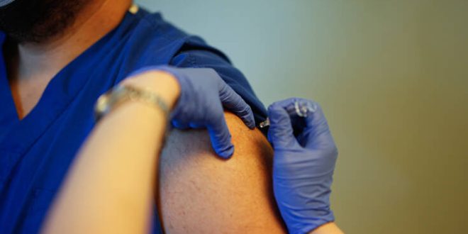 Κοντοζαμάνης: O μαζικός εμβολιασμός στην Ελλάδα θα γίνει ταυτόχρονα με την υπόλοιπη Eυρώπη