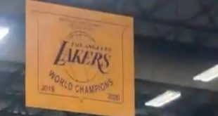 Το banner των πρωταθλητών στο προπονητικό κέντρο των Λέικερς