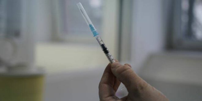 Τζόνσον: Φανταστικά νέα η έγκριση του εμβολίου της Οξφόρδης
