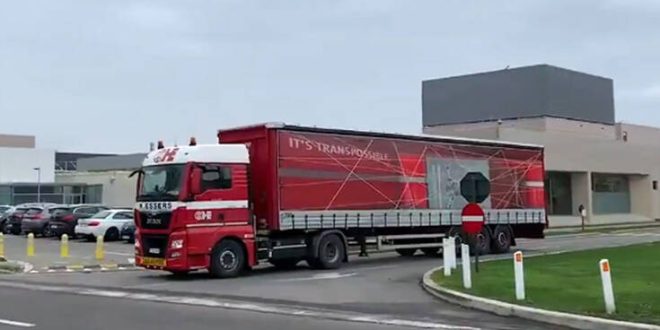 Κορονοϊός: Έφυγαν από το Βέλγιο τα πρώτα φορτηγά με το εμβόλιο της Pfizer για τη Βρετανία