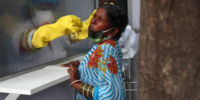Αγγίζουν τα 10 εκατ. τα κρούσματα κορονοϊού στην Ινδία