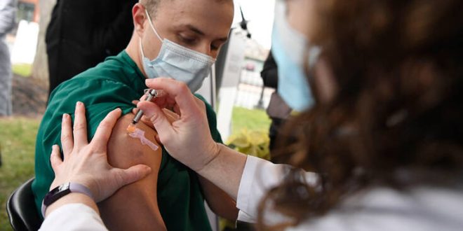 Βρετανία: Σχεδόν 140.000 άνθρωποι έχουν λάβει ήδη την πρώτη δόση του εμβολίου