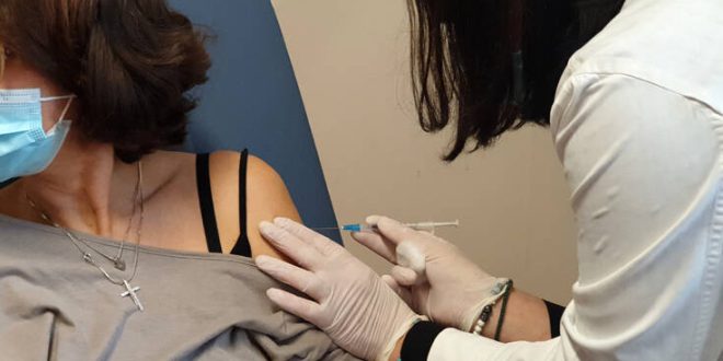 Μυτιλήνη: Ξεκίνησε ο εμβολιασμός των υγειονομικών στη Λέσβο