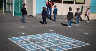 Γαλλία: Δεν θα κλείσουν τα σχολεία παρά την μετάλλαξη του κορονοϊού
