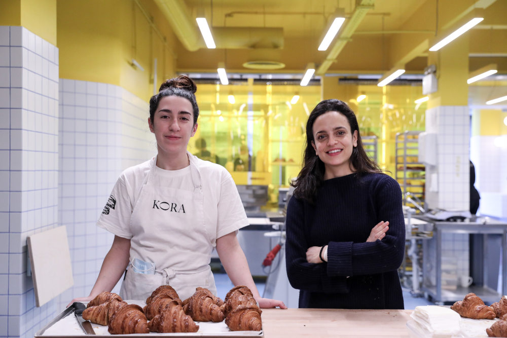 Η Ανθή Μιχαλάκη και η Μαρία Αλαφούζου, οι δύο γυναίκες πίσω από τον φούρνο KORA / Φωτογραφία: Sooc