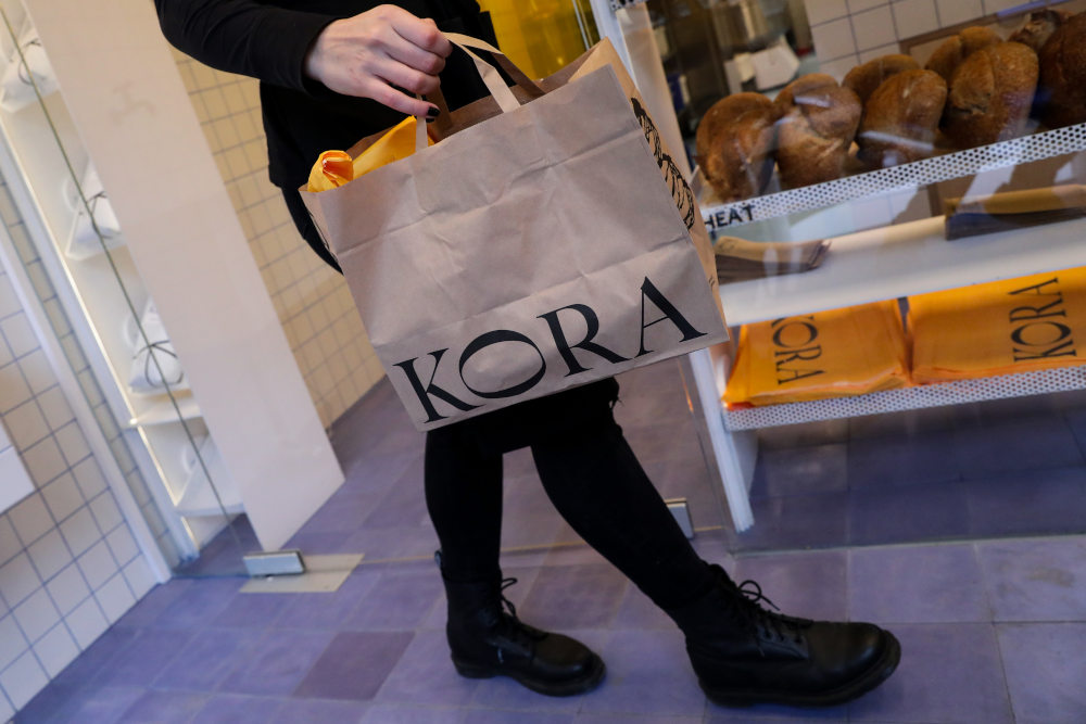 Οι δύο γυναίκες ήθελαν η επιχείρησή τους να σέβεται το περιβάλλον, κάτι που είναι εμφανές στις συσκευασίες του KORA / Φωτογραφία: Sooc