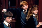 Harry Potter: Οι ταινίες ήταν πραγματικά καλές. Πώς όμως μπορείς να χωρέσεις ολόκληρο τον κόσμο της JK Rowling σε λίγες ώρες; Αξίζει να διαβάσετε τα βιβλία και να κάνετε τις απαραίτητες συγκρίσεις.