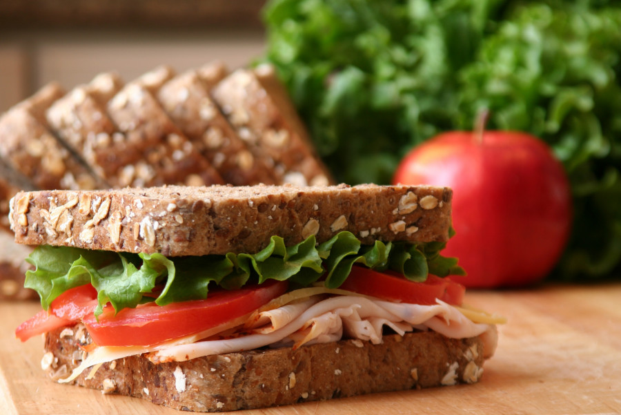 sandwich-whole-grain-tomato-cheese-turkey